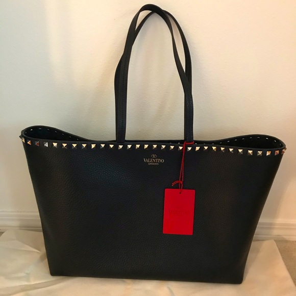 Valentino Handbags - 💎🎉Host Pick Authentic Valentino Rockstud Tote
